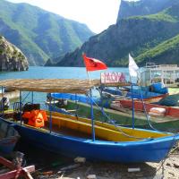 Lac koman et son port