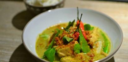 Poulet au curry vert thai au lait de coco