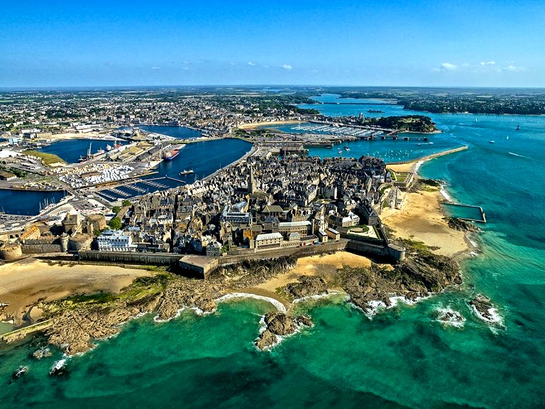 Affiche de la Cité Corsaire de Saint-Malo